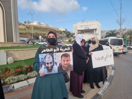 صور وفيديو : وقفة احتجاجية " ام الفحم لن تترك شبابها